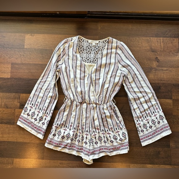 OneTheLand Romper💋 - Picture 1 of 7